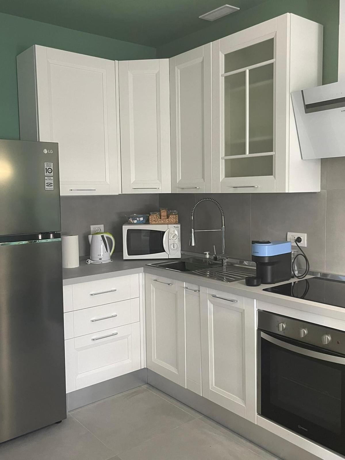 Centre Porta Romana With Free Parking Garage - Newly Cozy 2 Bedrooms With 2 Bathrooms Living Fully Equipped Kitchen And Washing Machine Smart Tv - Subway Metro 3 Stops To Duomo Appartamento